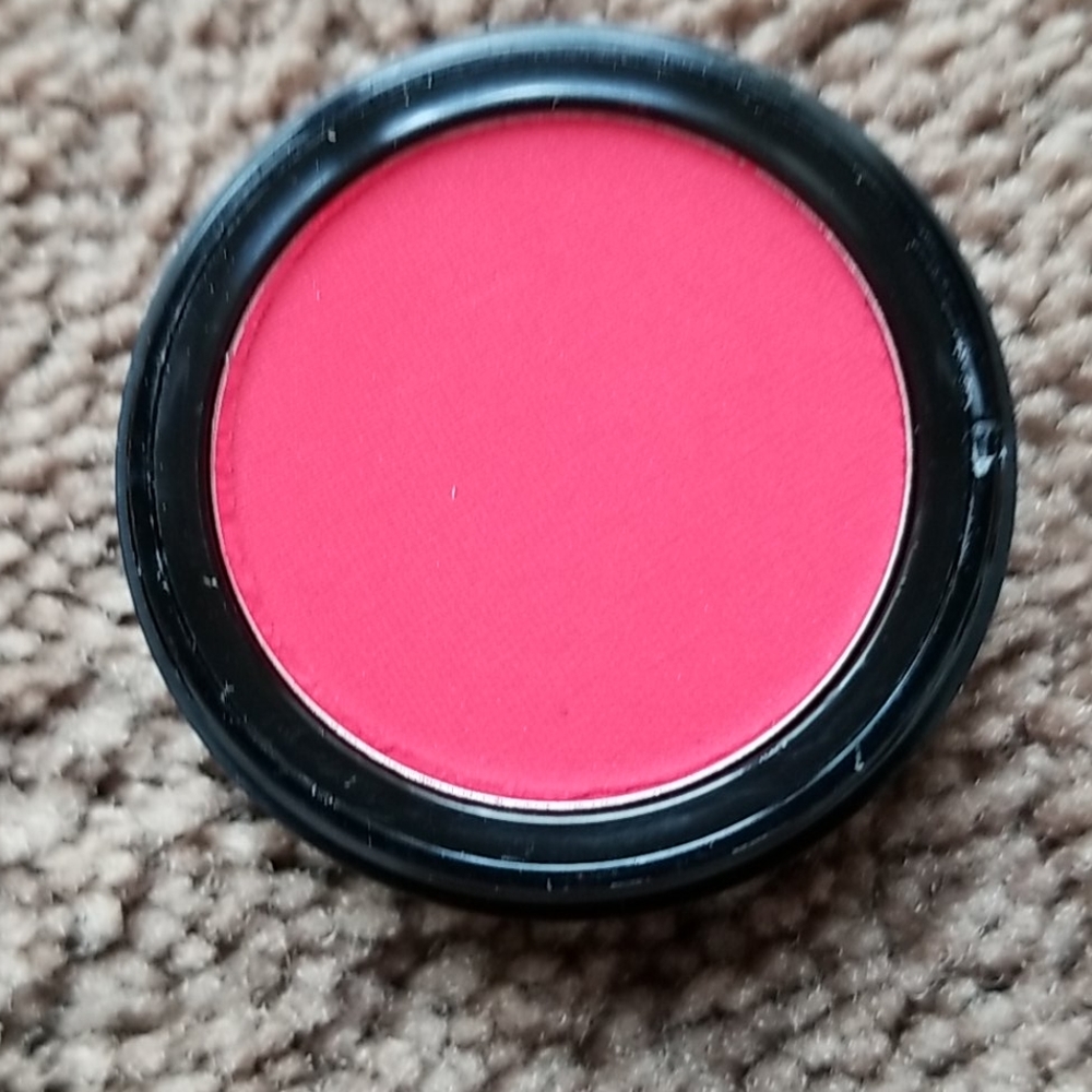 Eyeshadow - Picture 2 of 3